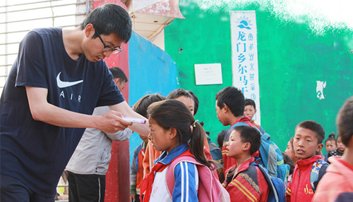 益起來(lái)，傳遞愛